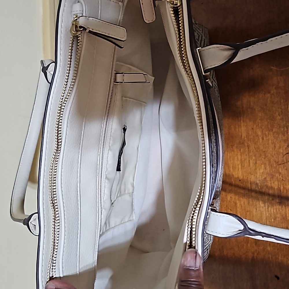 Purse - Picture 2 of 3